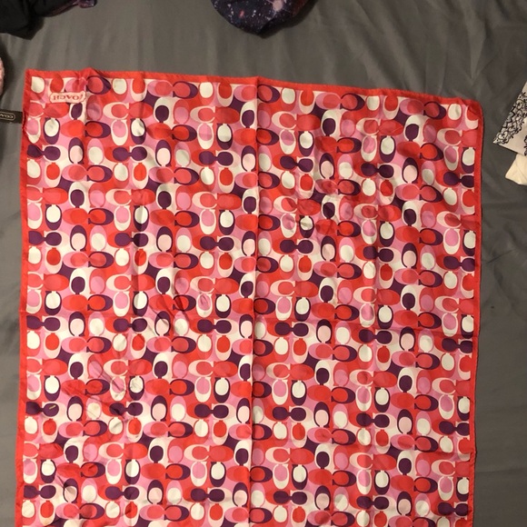 Coach square silk scarf 27x27 inches - Picture 8 of 8